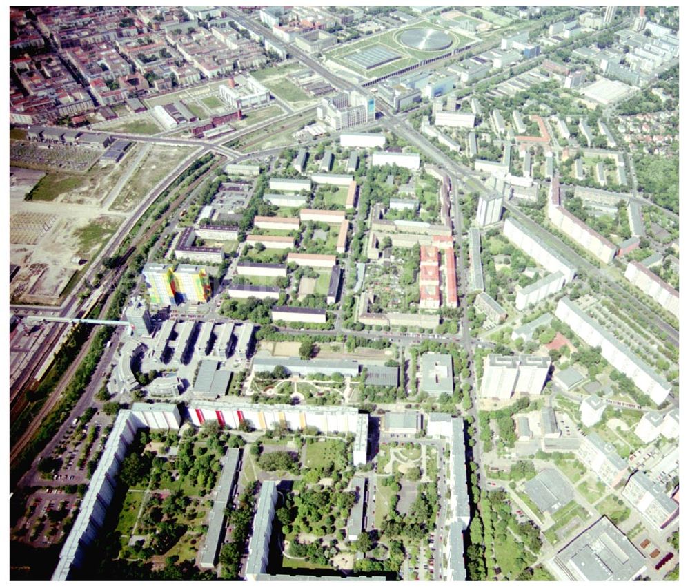 Aerial photograph Berlin Lichtenberg - 31.05.2004 Berlin Lichtenberg, Blick auf die Gebäude der Rudolf-Seifert-Straße 6-24, 10369 Berlin, der PRIMA Wohnbau Gesellschaft, PRIMA Wohnbauten Privatisierungs-Managemant GmbH Lichtenberg, Kurfürstendamm 32, 10719 Berlin, Tel.: 212497-0, Fax.: 2110170,