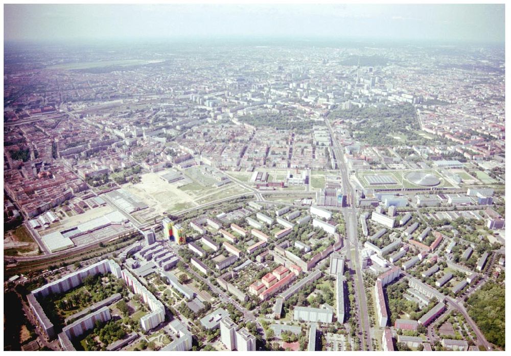 Berlin Lichtenberg from the bird's eye view: 31.05.2004 Berlin Lichtenberg, Blick auf die Gebäude der Rudolf-Seifert-Straße 6-24, 10369 Berlin, der PRIMA Wohnbau Gesellschaft, PRIMA Wohnbauten Privatisierungs-Managemant GmbH Lichtenberg, Kurfürstendamm 32, 10719 Berlin, Tel.: 212497-0, Fax.: 2110170,