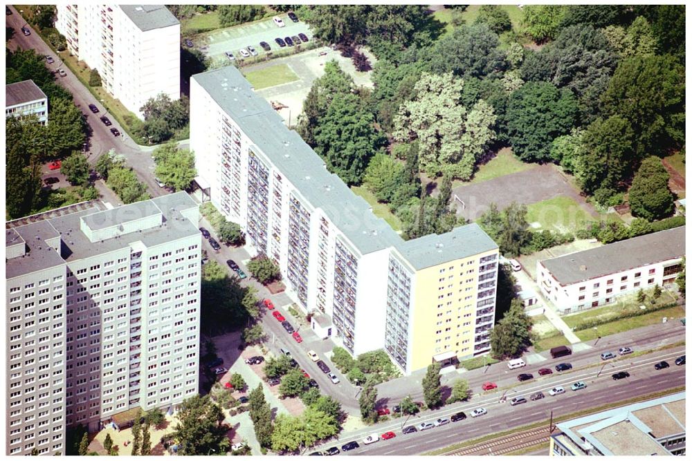 Berlin Lichtenberg from the bird's eye view: 31.05.2004 Berlin Lichtenberg, Blick auf die Gebäude der Möllendorfstraße 69-73, 10367 Berlin, der PRIMA Wohnbau Gesellschaft, PRIMA Wohnbauten Privatisierungs-Managemant GmbH Lichtenberg, Kurfürstendamm 32, 10719 Berlin, Tel.: 212497-0, Fax.: 2110170,