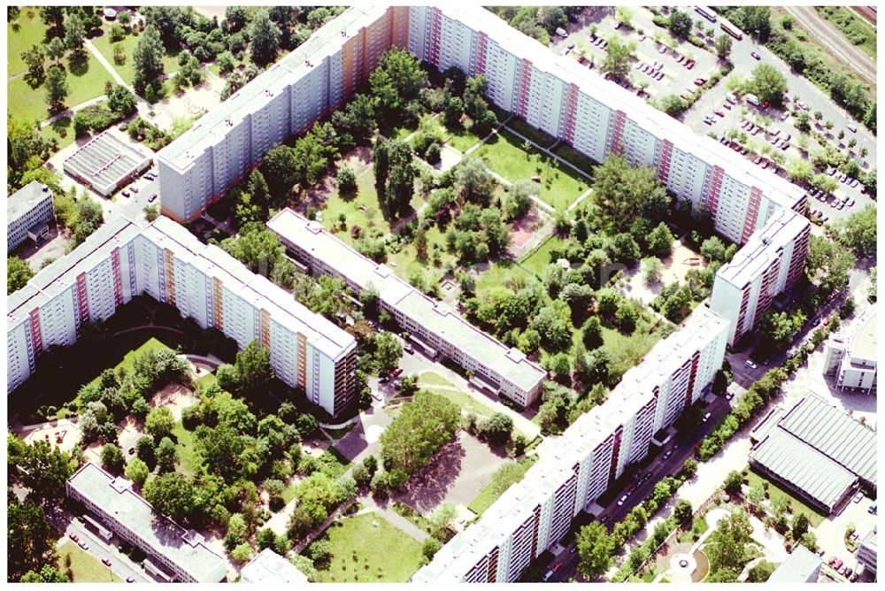 Berlin - Lichtenberg from above - Blick auf das Evangelische Jugend- und Familienzentrum im Wohngebiet an der Rudolf-Seiffert-Strasse in Berlin - Lichtenberg.