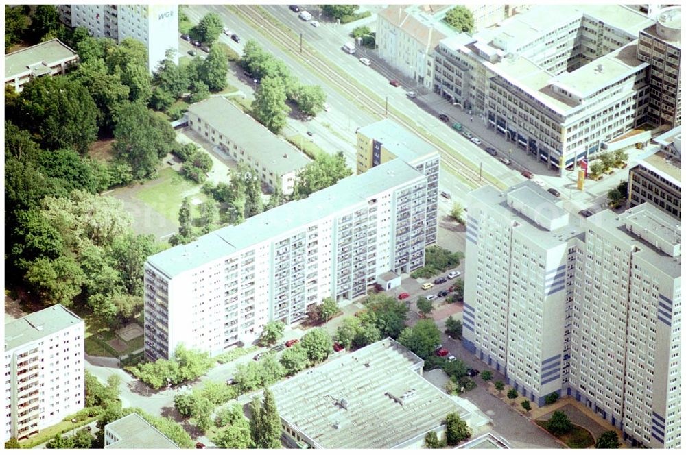 Aerial image Berlin Lichtenberg - 31.05.2004 Berlin Lichtenberg, Blick auf die Gebäude der Möllendorfstraße 69-73, 10367 Berlin, der PRIMA Wohnbau Gesellschaft, PRIMA Wohnbauten Privatisierungs-Managemant GmbH Lichtenberg, Kurfürstendamm 32, 10719 Berlin, Tel.: 212497-0, Fax.: 2110170,