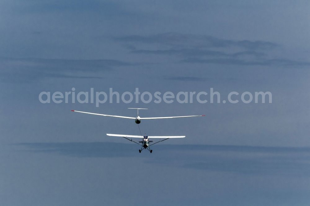 Hamm from the bird's eye view: Aerotowing association with an Aeronca Champion 7GCB D ECVY as a tow plane and a power-seater sailplane DG 300 over Hamm in North Rhine-Westphalia