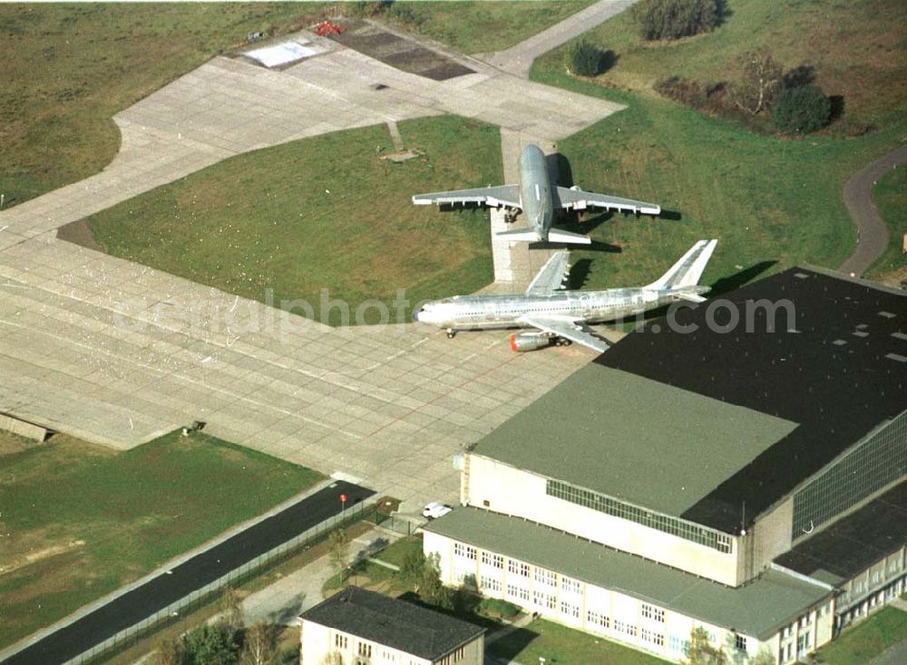 Dresden - Klotsche from above - Flugzeugwerft auf dem Flughafen Dresden Klotsche