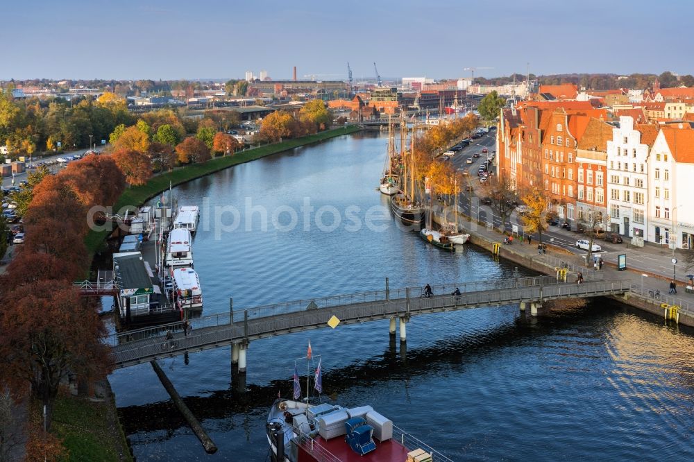 Aerial photograph Lübeck - River - bridge construction on Baeckergrube on Trave in Luebeck in the state Schleswig-Holstein