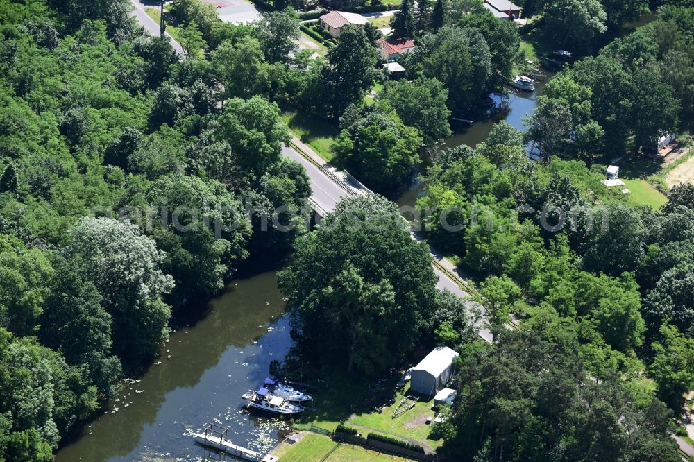 Aerial photograph Dunkelforth - River - bridge construction with federal highway B1 over the Altkanal in Dunkelforth in the state Saxony-Anhalt