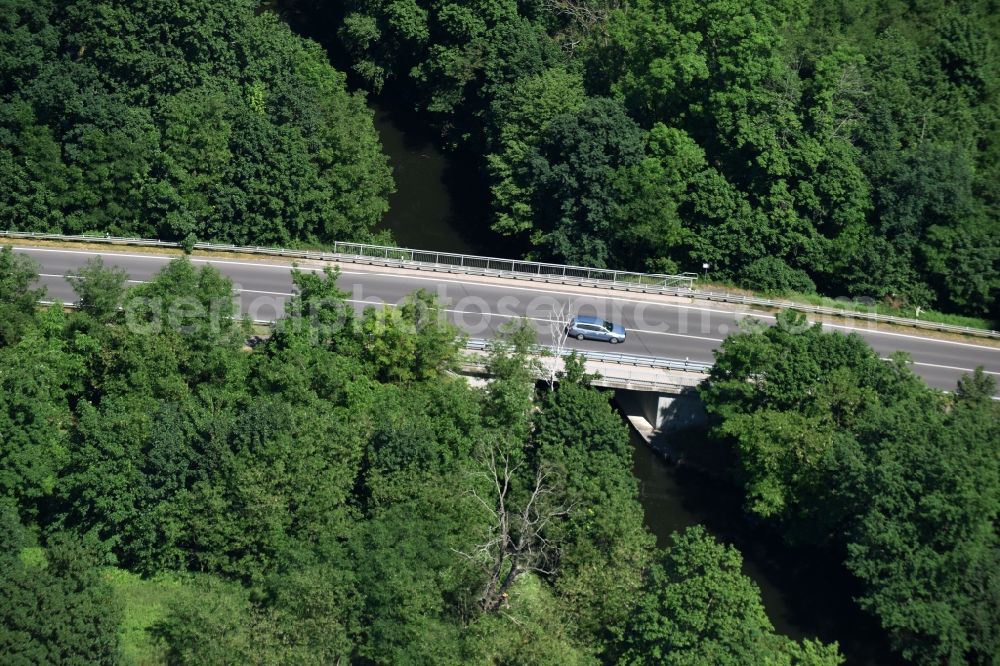 Aerial image Dunkelforth - River - bridge construction over the Altkanal with the B1 federal highway in Dunkelforth in the state Saxony-Anhalt