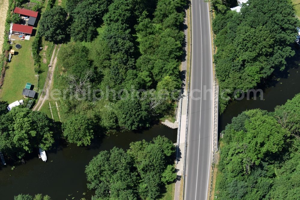 Aerial photograph Dunkelforth - River - bridge construction over the Altkanal with the B1 federal highway in Dunkelforth in the state Saxony-Anhalt