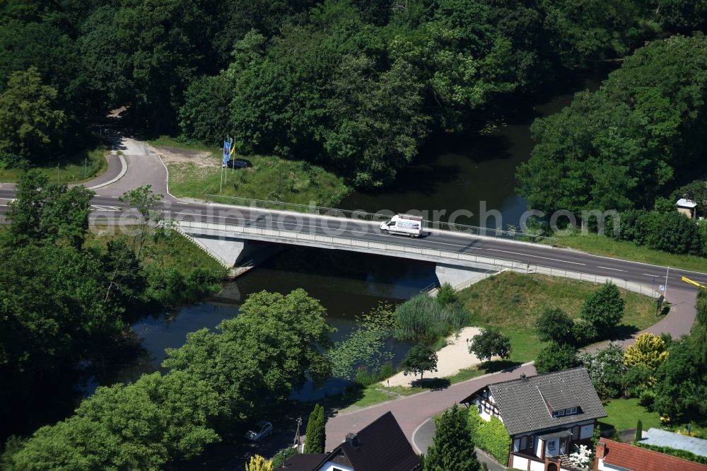 Aerial image Roßdorf - River - bridge construction over the Altkanal with the Thomas Muentzer street in Rossdorf in the state Saxony-Anhalt