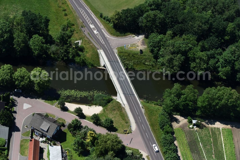 Aerial photograph Roßdorf - River - bridge construction over the Altkanal with the Thomas Muentzer street in Rossdorf in the state Saxony-Anhalt