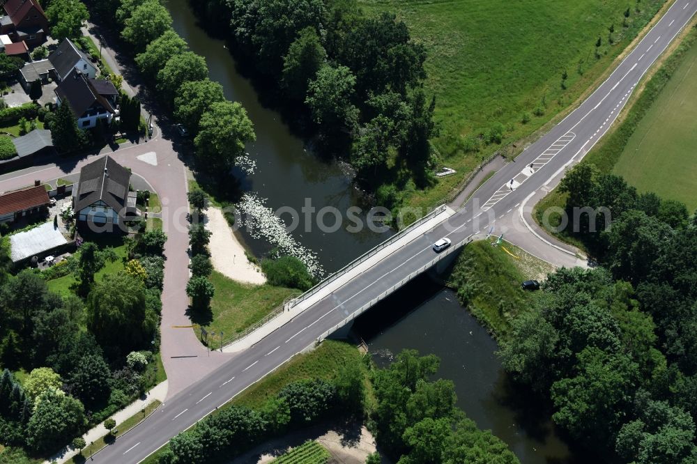 Roßdorf from above - River - bridge construction over the Altkanal with the Thomas Muentzer street in Rossdorf in the state Saxony-Anhalt