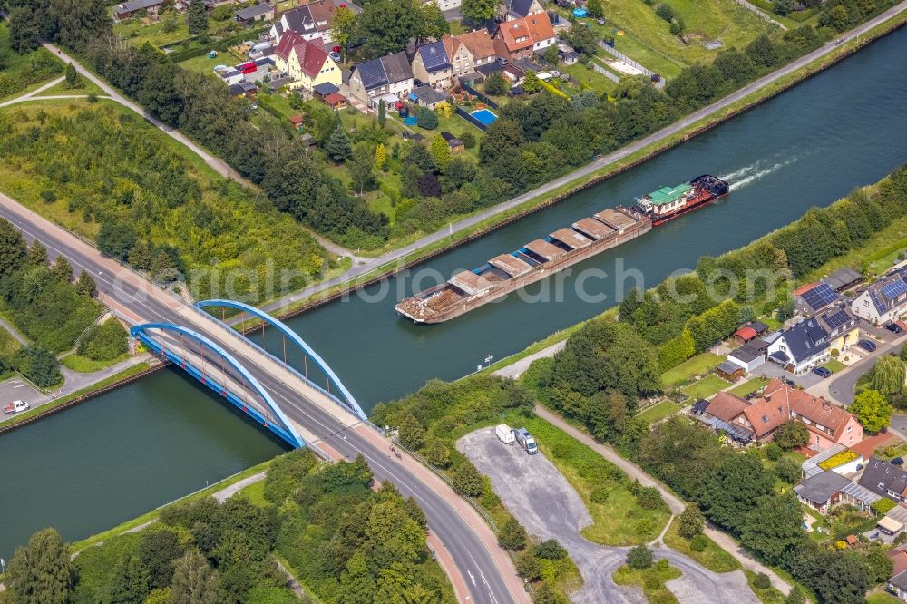 Bergkamen from above - River - bridge construction on river shore Datteln-Hamm-Kanal in the district Ruenthe in Bergkamen in the state North Rhine-Westphalia, Germany