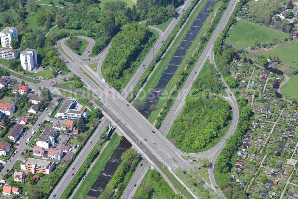 Aerial photograph Freiburg im Breisgau - River - bridge construction crossing the river Dreisam at Berliner Allee in Freiburg im Breisgau in the state Baden-Wurttemberg, Germany