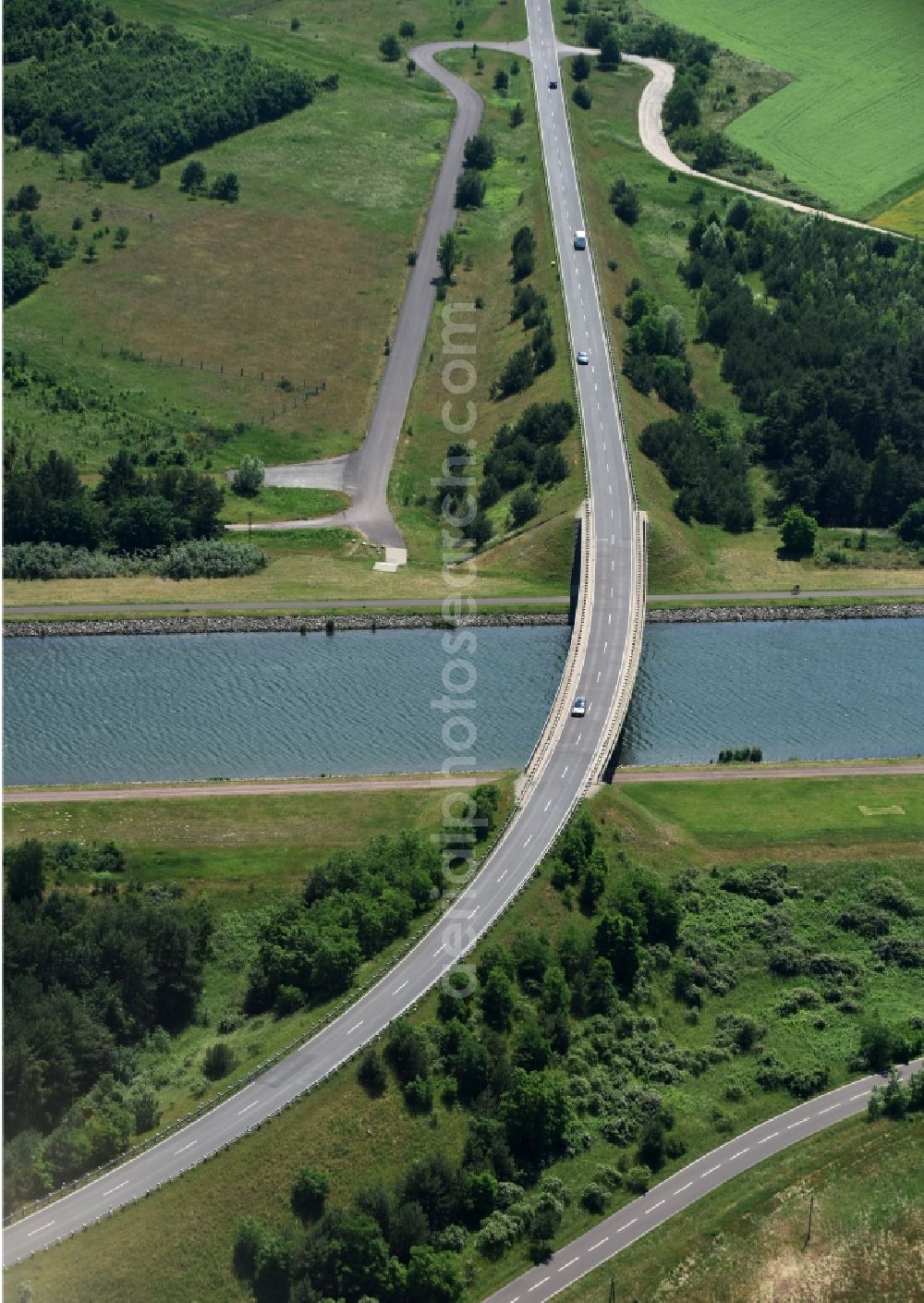 Aerial image Hohenwarthe - River - bridge construction over the Elbe-Havel channel near Hohenwarthe in the state Saxony-Anhalt