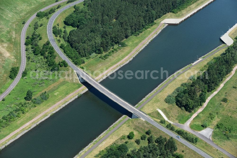 Aerial image Hohenwarthe - River - bridge construction over the Elbe-Havel channel in Hohenwarthe in the state Saxony-Anhalt