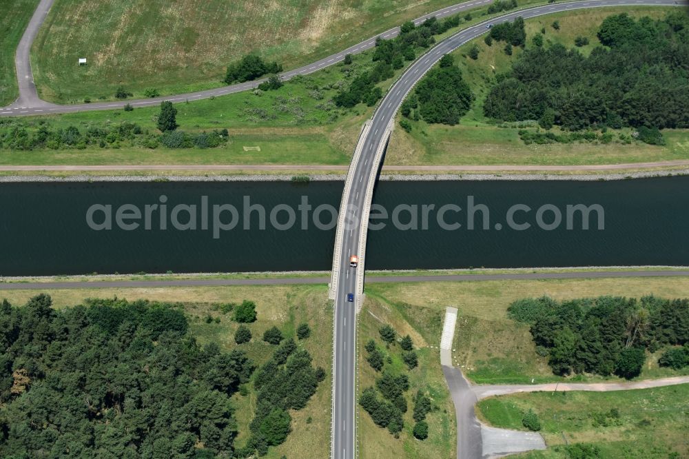 Aerial photograph Hohenwarthe - River - bridge construction over the Elbe-Havel channel in Hohenwarthe in the state Saxony-Anhalt