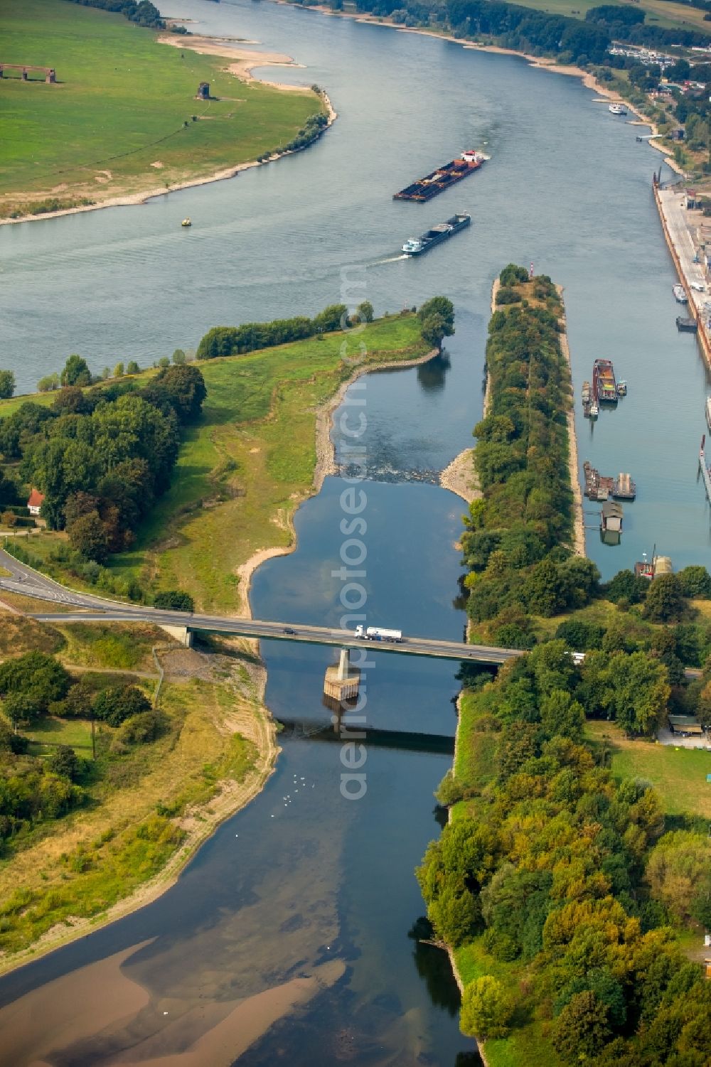 Wesel from the bird's eye view: River - bridge construction over the river Lippe in Wesel in the state North Rhine-Westphalia