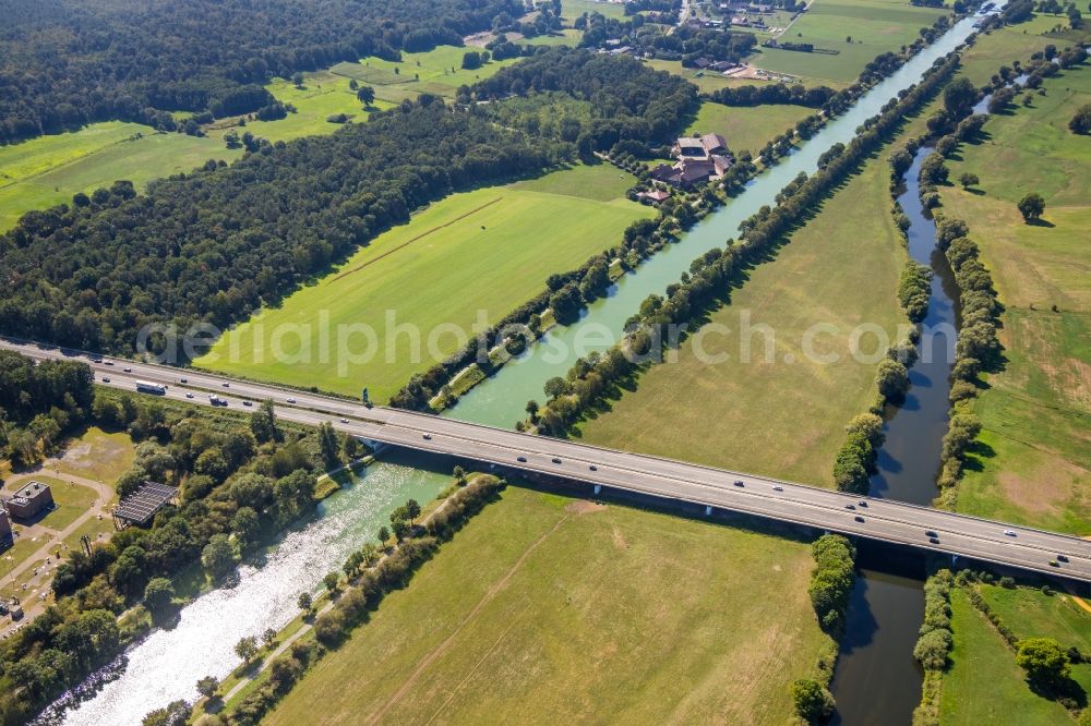 Aerial photograph Hünxe - River - bridge construction over the Lippe and Datteln-Hamm-Kanal in Huenxe in the state North Rhine-Westphalia, Germany