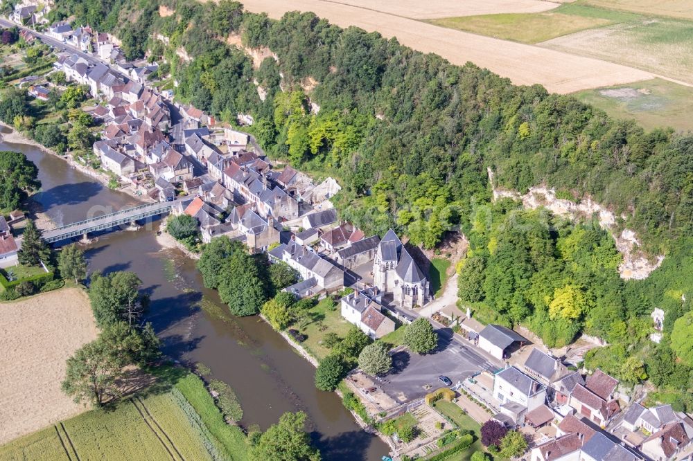 Aerial photograph Les Roches-l'Évêque - River - bridge construction ueber den Loir in Les Roches-l'Eveque in Centre-Val de Loire, France