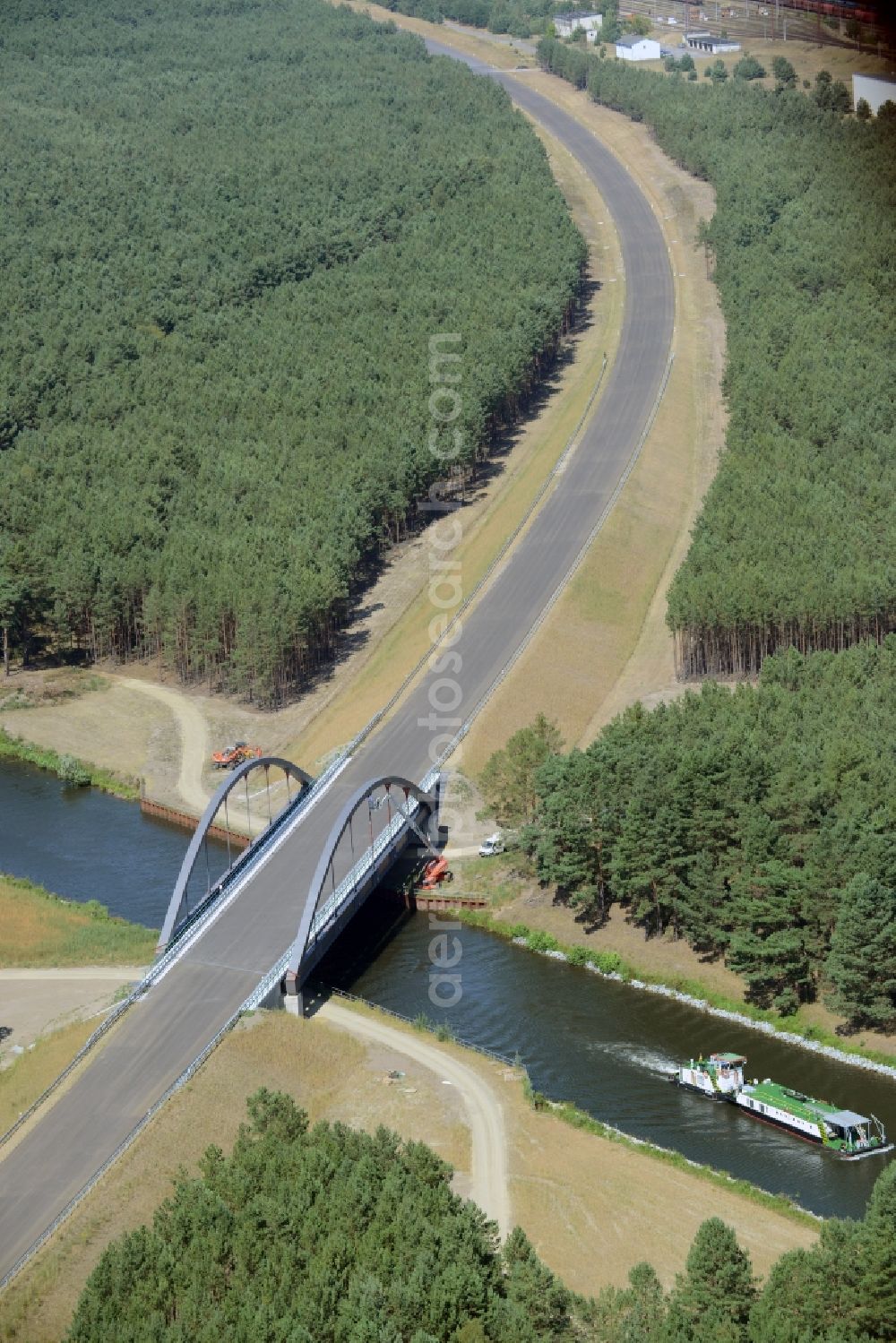 Ziltendorf from above - River - bridge construction ueber den Oder-Spree-Kanal entlang der Ortsumgehung der B112 near Ziltendorf in the state Brandenburg