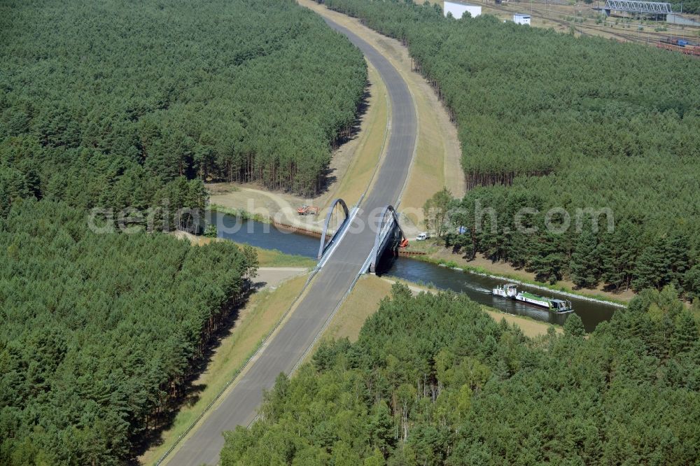 Ziltendorf from the bird's eye view: River - bridge construction ueber den Oder-Spree-Kanal entlang der Ortsumgehung der B112 near Ziltendorf in the state Brandenburg