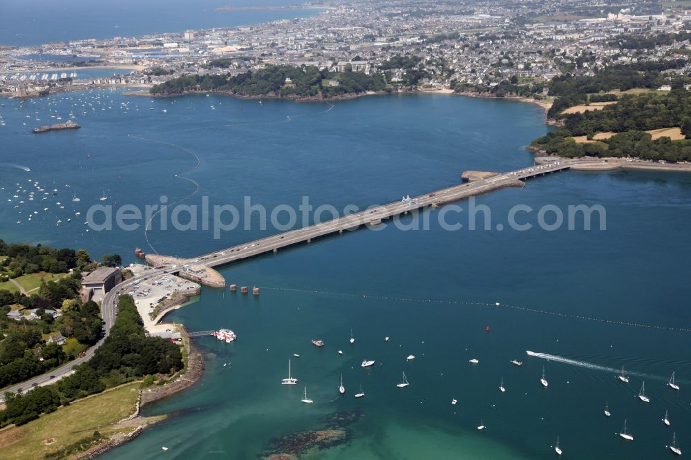 Saint-Malo from the bird's eye view: River - bridge construction about the Rance between Saint Malo and Dinard in Bretagne, France. The bridge is provided with a floodgate and a tidal power Station, the Usine maremotrice de la Rance