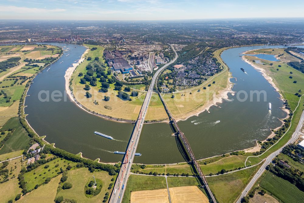 Aerial photograph Duisburg - river - bridge construction - A42 highway bridge and railway bridge over the Rhine in the district Baerl in Duisburg at Ruhrgebiet in North Rhine-Westphalia