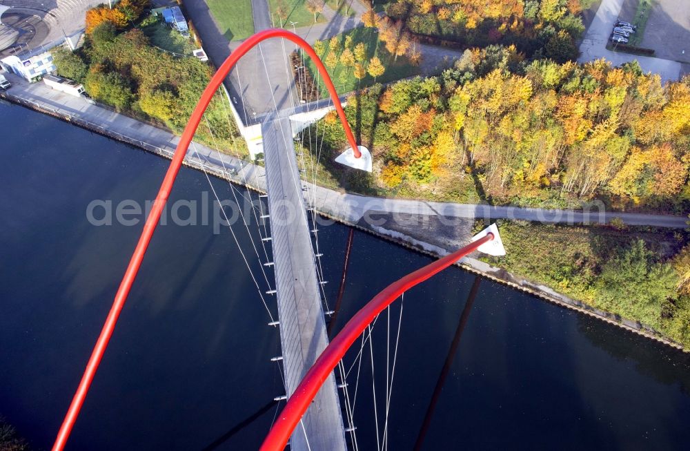 Gelsenkirchen from above - River - bridge construction ueber den Rhein-Herne-Kanal in the district Horst in Gelsenkirchen in the state North Rhine-Westphalia, Germany