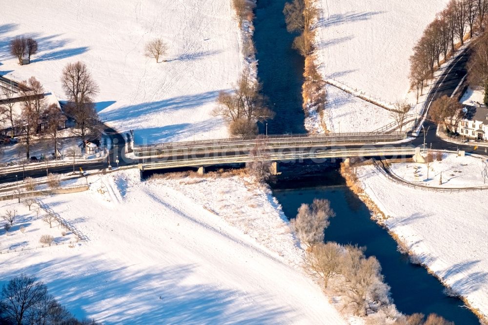 Aerial photograph Arnsberg - Scenery, building and the river - bridge building work over the Ruhr in the district of Oeventrop in Arnsberg in the federal state North Rhine-Westphalia