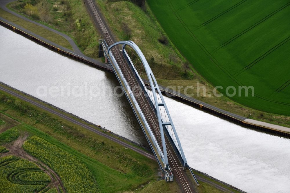 Wieglitz from the bird's eye view: River - bridge construction on the banks of Mittellandkanal in Wieglitz in the state Saxony-Anhalt