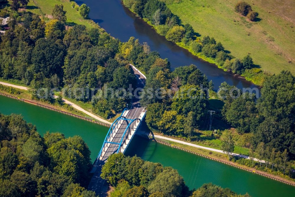 Hünxe from above - River - bridge construction over the canal Wesel-Datteln-Kanal in Huenxe in the state North Rhine-Westphalia, Germany