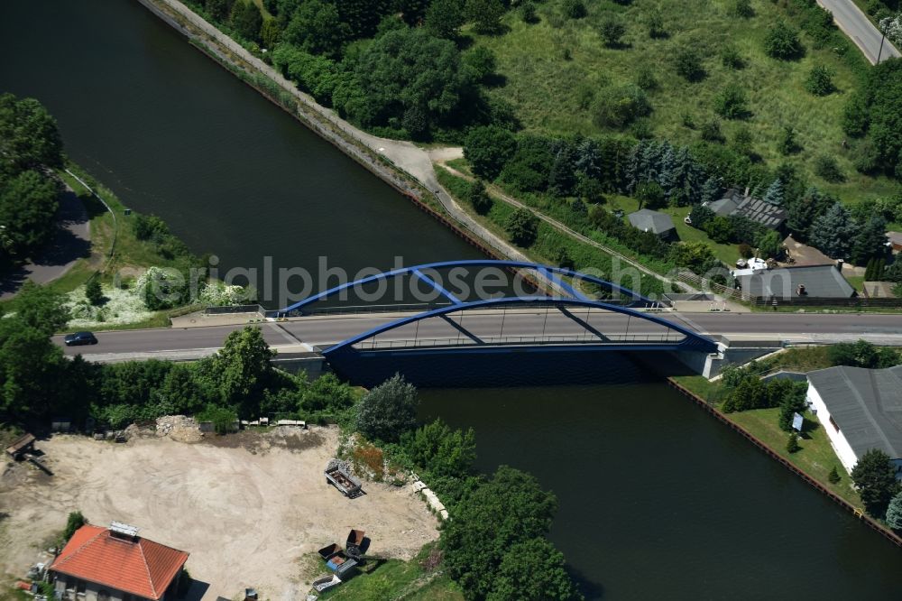 Burg from the bird's eye view: River - bridge construction Blumenthaler Strassenbruecke over the Elbe-Havel-Channel in Burg in the state Saxony-Anhalt