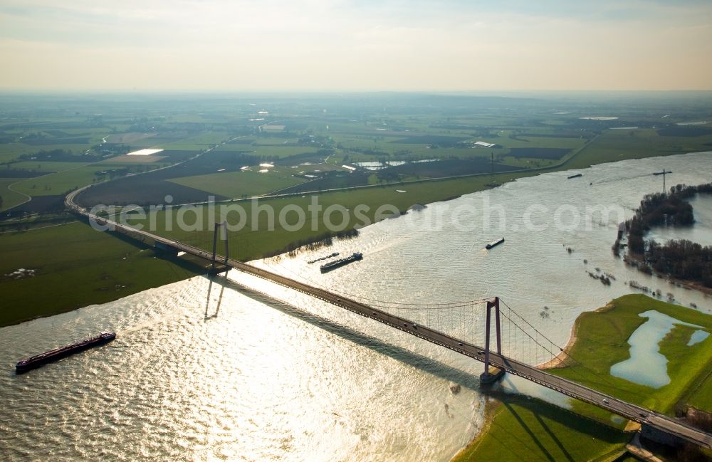 Emmerich am Rhein from the bird's eye view: River - bridge construction Federal state road B220 crossing Rhine River in Emmerich am Rhein in the state North Rhine-Westphalia