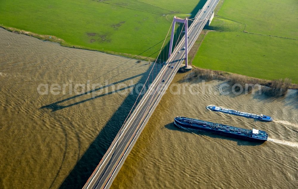 Aerial image Emmerich am Rhein - River - bridge construction Federal state road B220 crossing Rhine River in Emmerich am Rhein in the state North Rhine-Westphalia