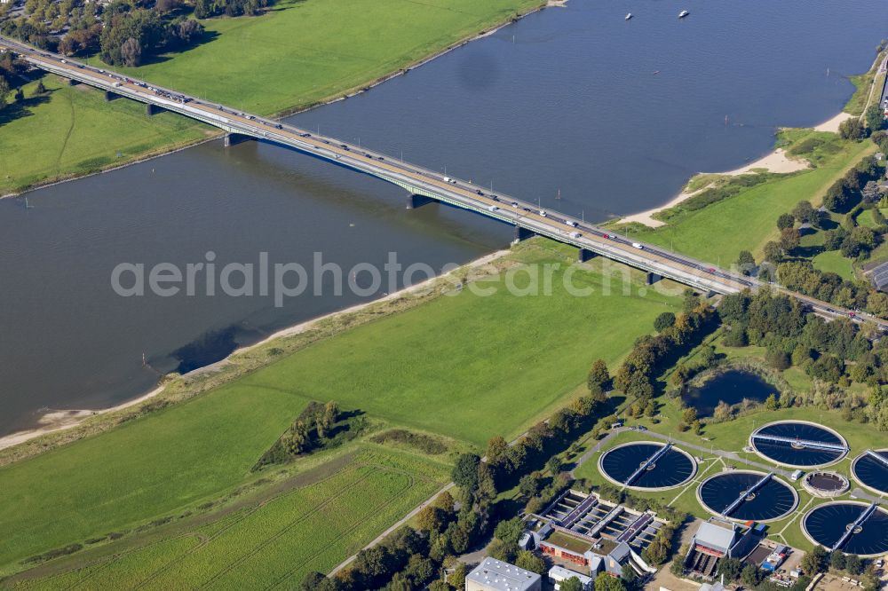 Neuss from above - River - Bridge structure Josef-Kardinal-Frings-Bruecke for crossing the Rhine on the B1 road in Neuss in the federal state of North Rhine-Westphalia, Germany