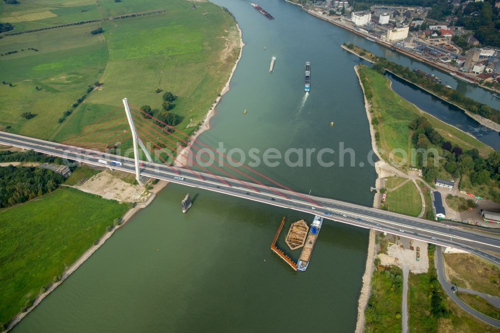 Aerial photograph Wesel - River - bridge construction over the Rhein in Wesel in the state North Rhine-Westphalia