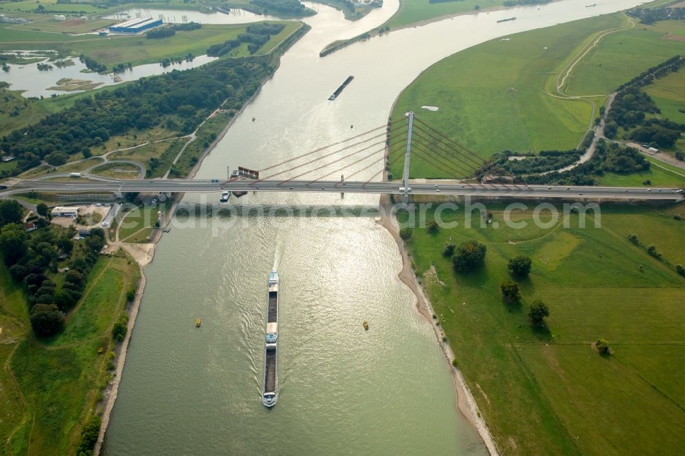 Wesel from the bird's eye view: River - bridge construction over the Rhein in Wesel in the state North Rhine-Westphalia