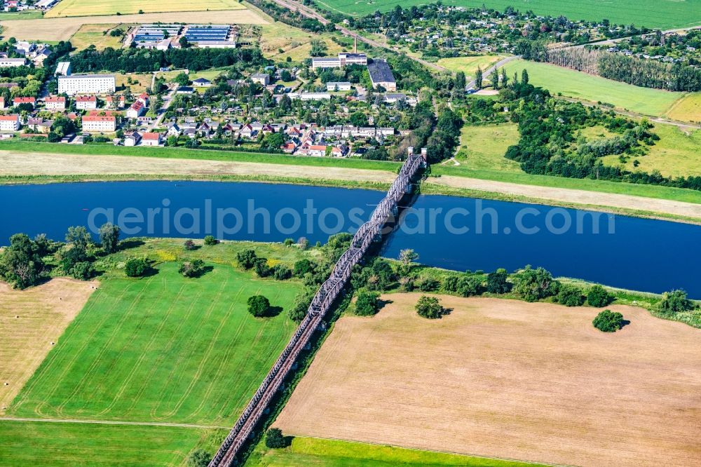 Barby (Elbe) from the bird's eye view: River bridge structure Denkmal Elbbruecke out of order to cross the Elbe in Barby in the state Saxony-Anhalt, Germany