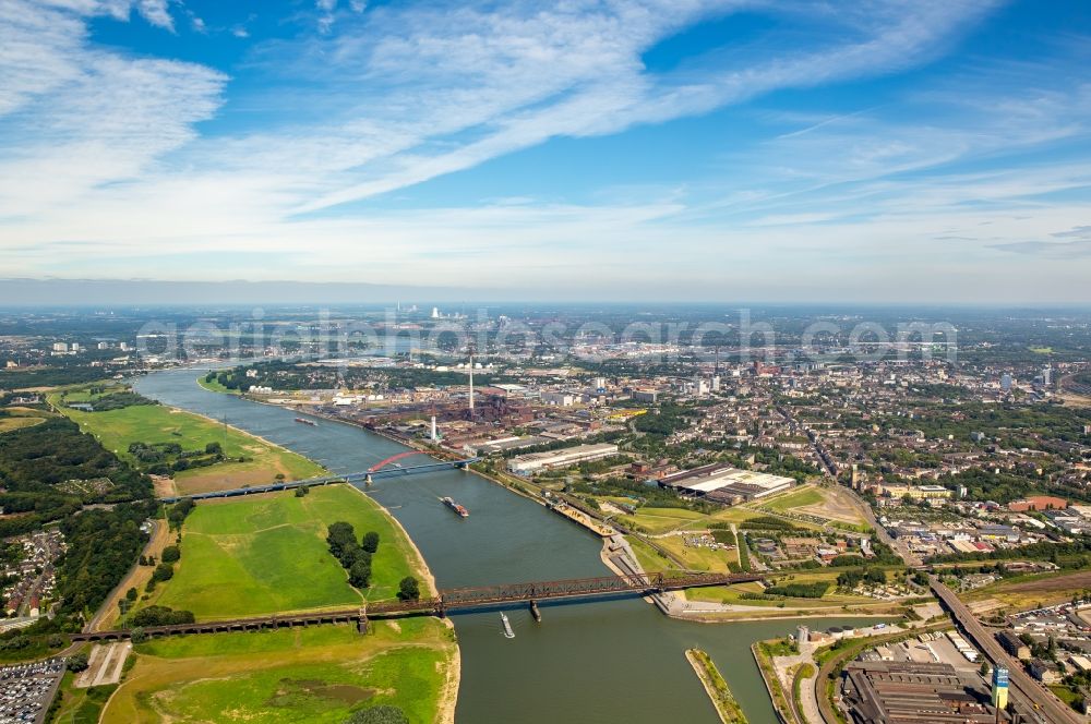 Duisburg from the bird's eye view: River - bridge construction aloung Moerser Strasse Rhine River in Duisburg in the state North Rhine-Westphalia