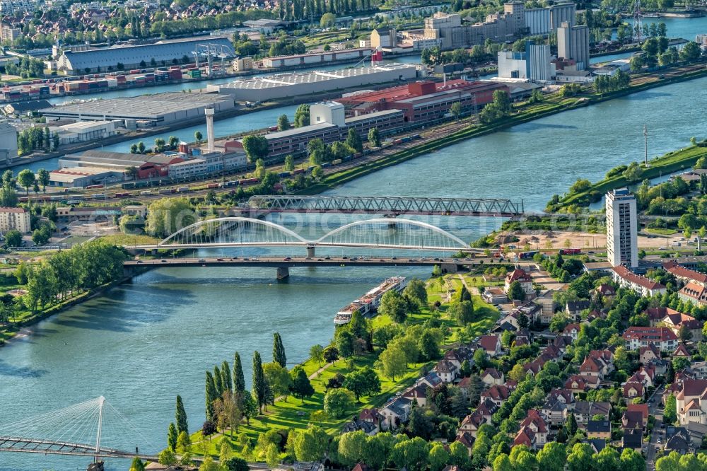 Kehl from the bird's eye view: River - bridge construction Europa Bruecke on Rhein in Kehl in the state Baden-Wurttemberg, Germany