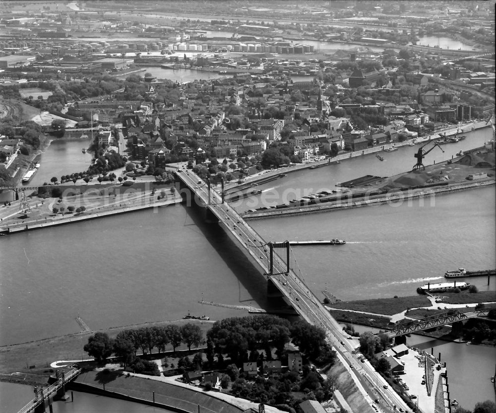 Duisburg from the bird's eye view: River - bridge construction Friedrich-Ebert-Bruecke on rhine river in the district Meiderich-Beeck in Duisburg in the state North Rhine-Westphalia, Germany