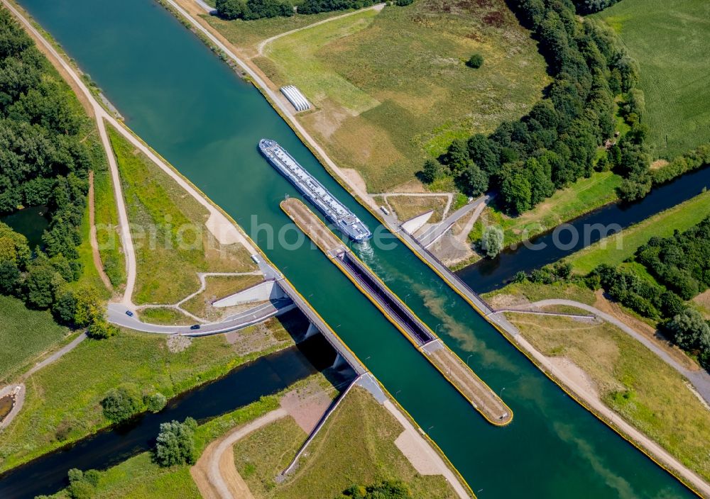 Olfen from above - River - bridge construction of Kanalbruecke Lippe Neue Fahrt in the district Suelsen in Olfen in the state North Rhine-Westphalia, Germany