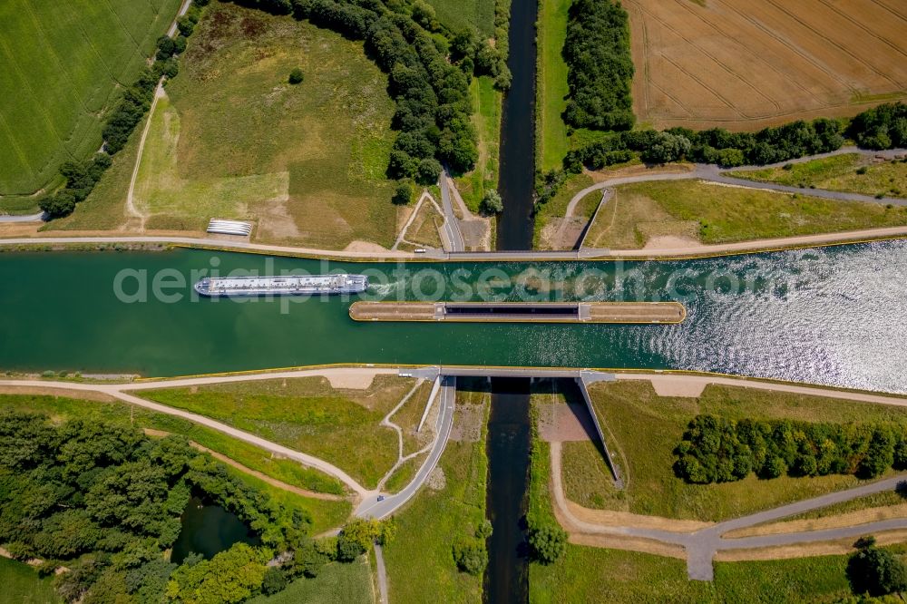 Olfen from above - River - bridge construction of Kanalbruecke Lippe Neue Fahrt in the district Suelsen in Olfen in the state North Rhine-Westphalia, Germany