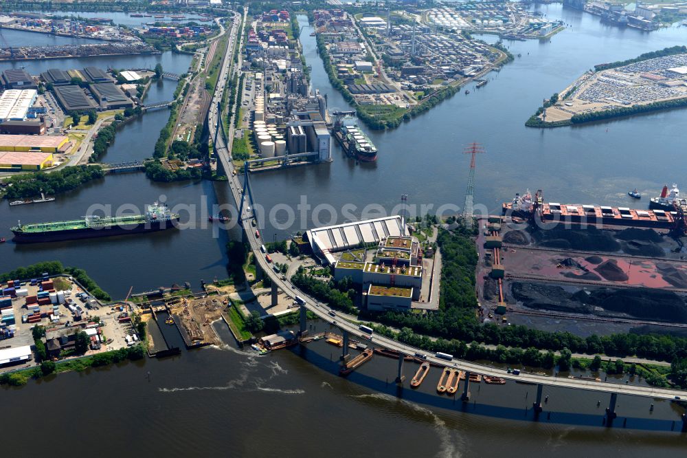 Aerial photograph Hamburg - River - bridge construction Koehlbrandbruecke on Koehlbrandbrueckenlauf over the port Rugenberger Hafen in the district Steinwerder in Hamburg, Germany