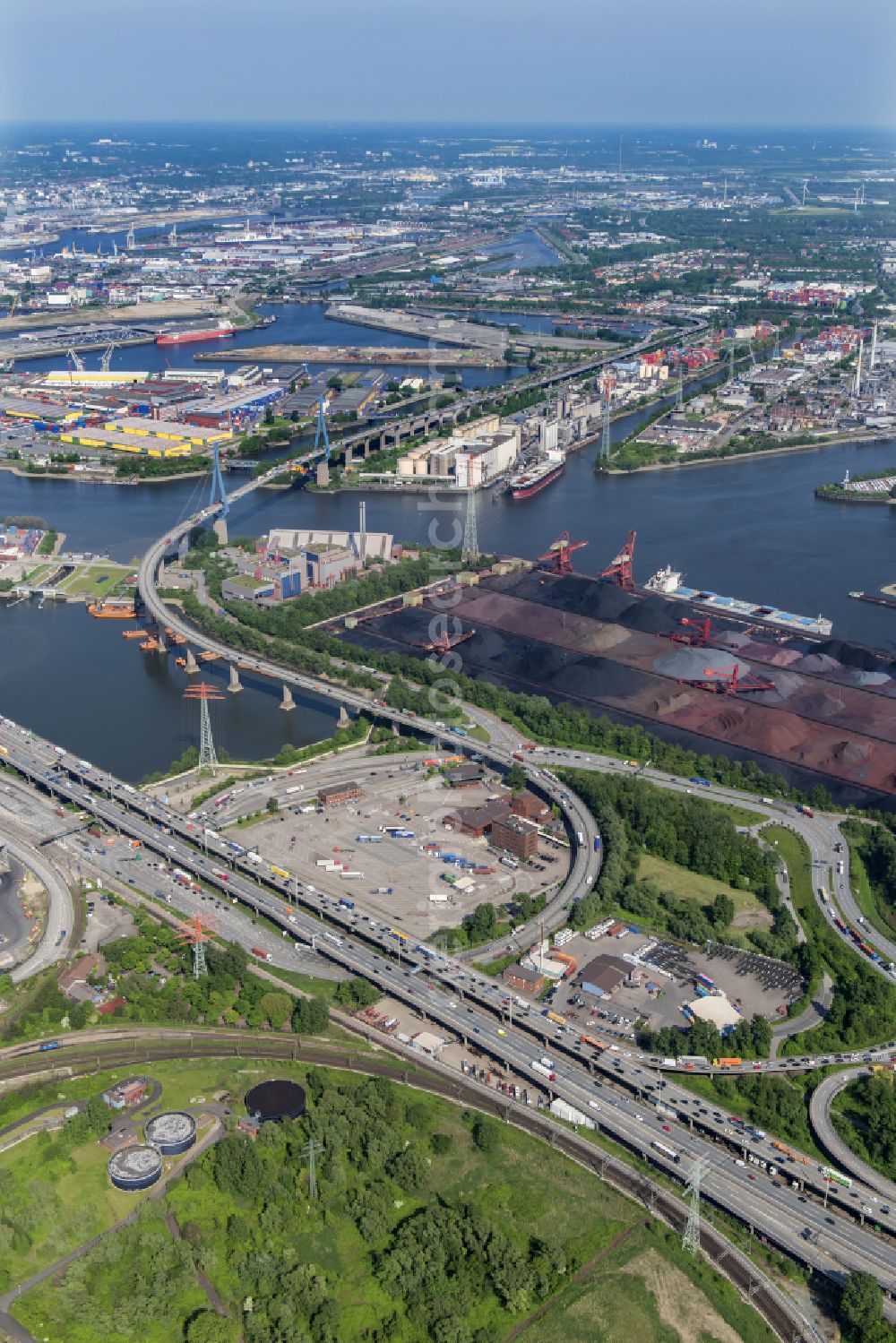 Aerial photograph Hamburg - River - bridge construction Koehlbrandbruecke on Koehlbrandbrueckenlauf over the port Rugenberger Hafen in the district Steinwerder in Hamburg, Germany