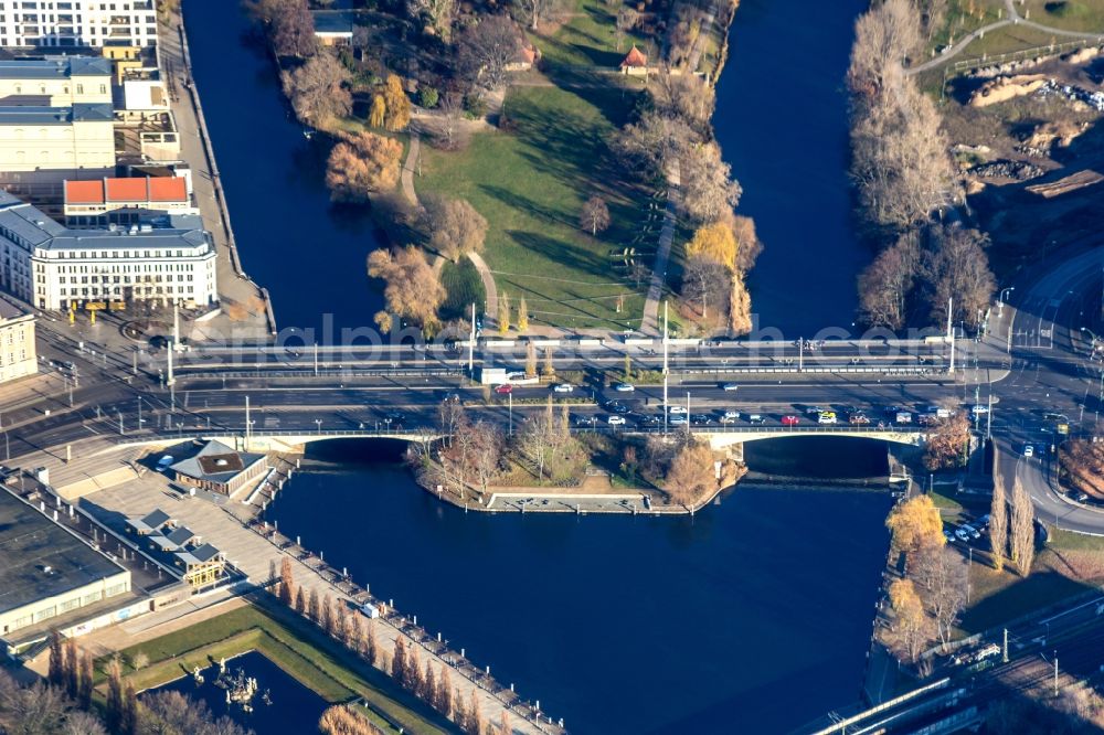 Potsdam from above - River - bridge construction on Alte Fahrt - Havel in the district Innenstadt in Potsdam in the state Brandenburg