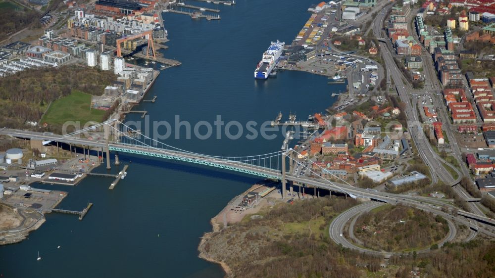 Gothenburg from the bird's eye view: River - bridge construction Aelvsborgsbron about the Goeta aelv in Gothenburg in Vaestra Goetalands laen, Sweden