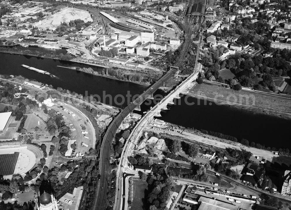 Aerial photograph Dresden - River bridge construction bridge New Elbbruecke over the river Elbe in Dresden in the state of Saxony