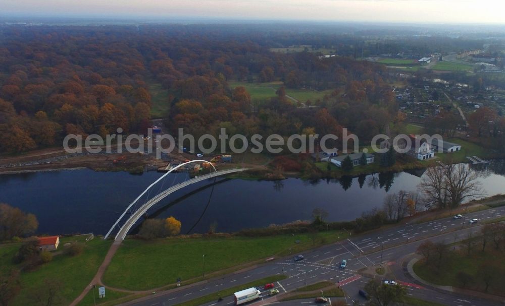 Aerial photograph Dessau - City view River - bridge construction Neue Muldebruecke in Dessau-Rosslau in the state Saxony-Anhalt, Germany