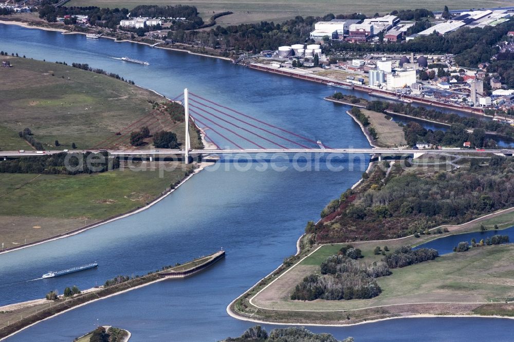 Aerial photograph Wesel - River - bridge construction Niederrheinbruecke over the rhine river in the district Buederich in Wesel in the state North Rhine-Westphalia, Germany