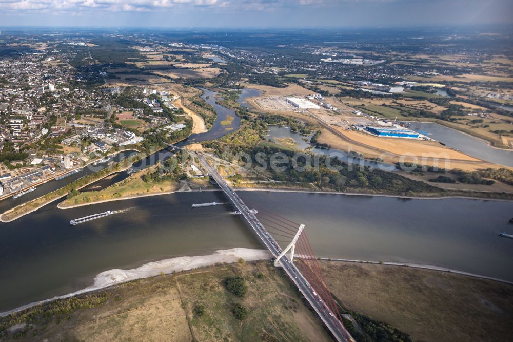 Aerial photograph Wesel - River - bridge construction Niederrheinbruecke over the rhine river in the district Buederich in Wesel in the state North Rhine-Westphalia, Germany